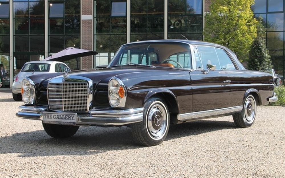 Ford and Mercedes-Benz Are Two Car Giants in the 70s